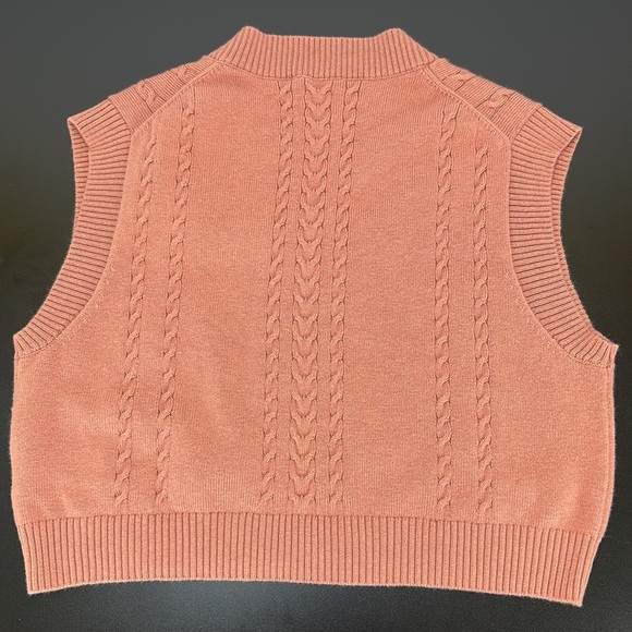 Aritzia Sunday Best Wool Blend V Neck Crop Vest Medium Soft Comfy Cable Knit - Picture 2 of 9